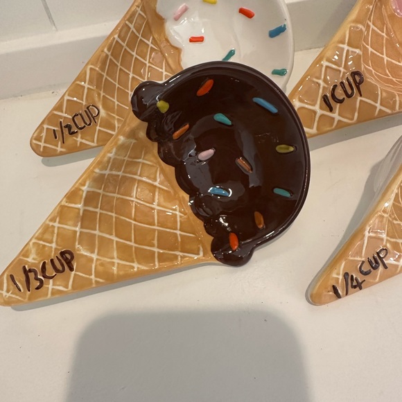 10 Strawberry Street Ice Cream Measuring Cups Hand Painted Summer - Picture 7 of 8